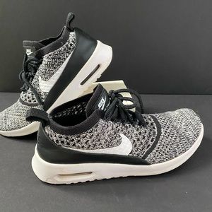 Black and white Nike Sneakers